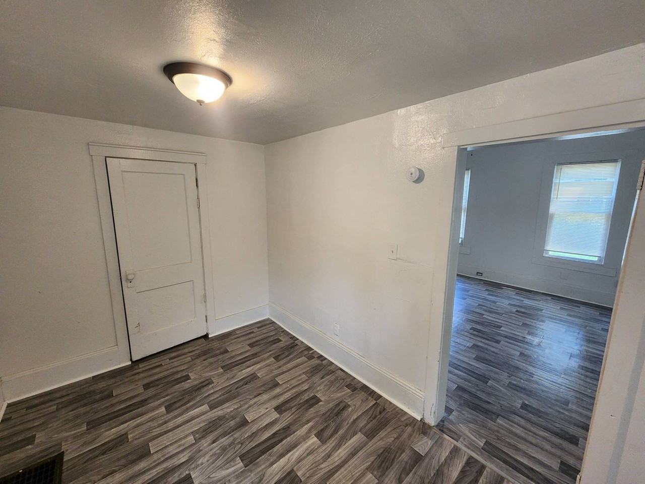 1516 1516 E 80 ST - Single Family - Photo 2 of 44