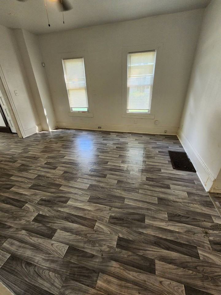 1516 1516 E 80 ST - Single Family - Photo 3 of 44