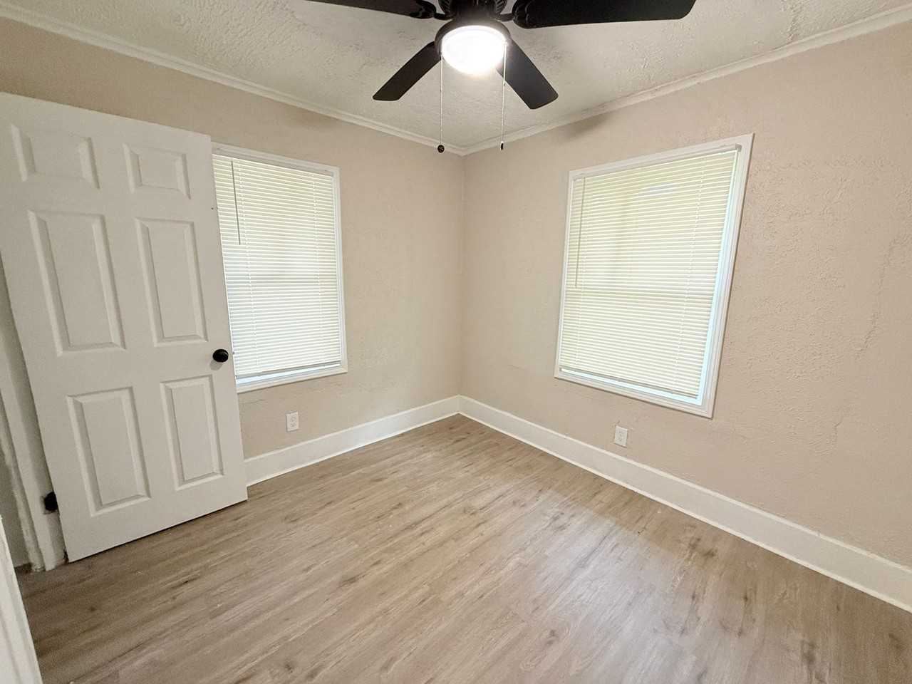 15811 Trinity Street - Photo 5 of 8