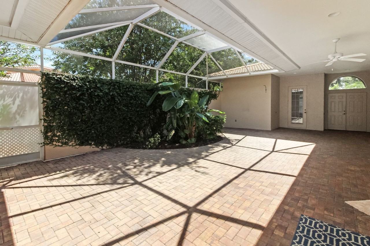 102 Calle Del Paradiso - Photo 3 of 30