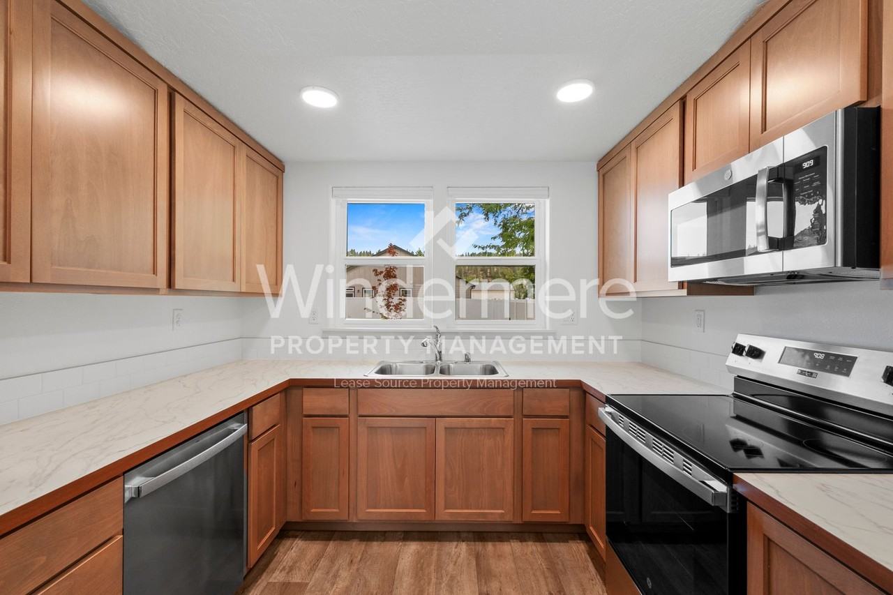 13214 E Wabash Ln - Photo 3 of 32