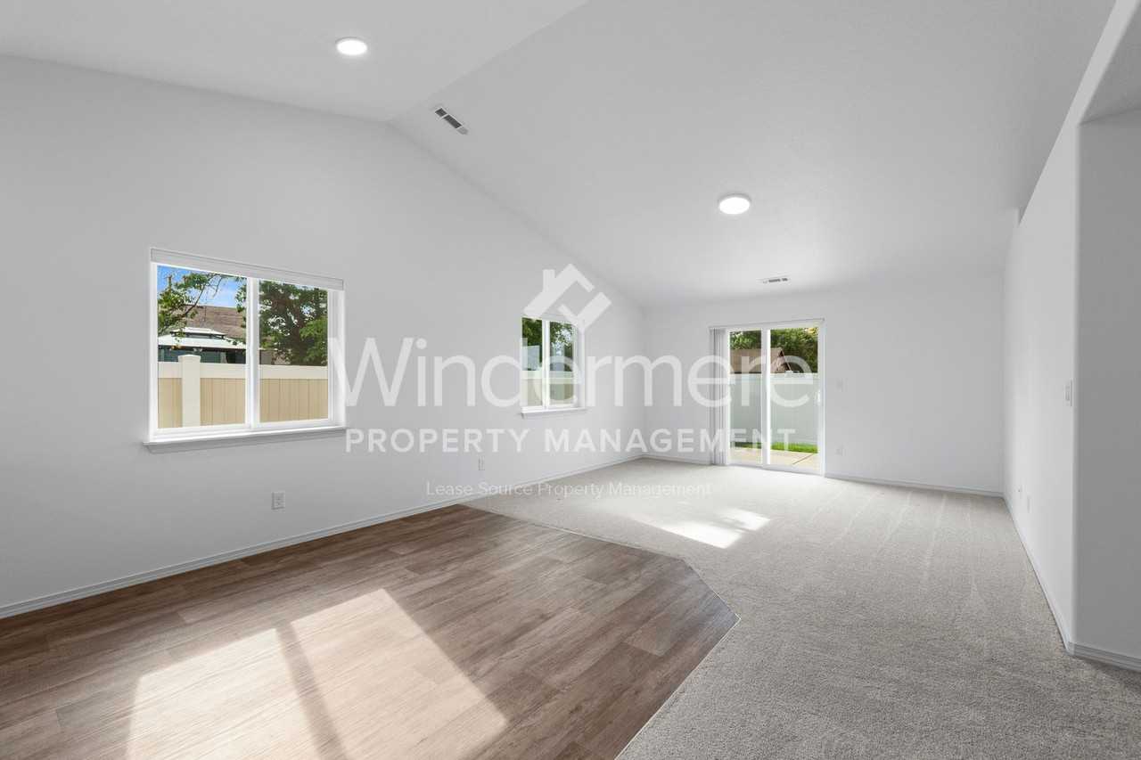 13214 E Wabash Ln - Photo 4 of 32