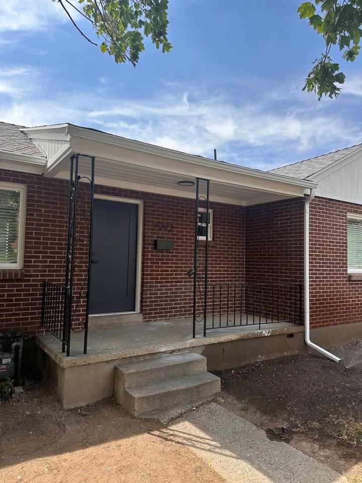 2992 S 2900 E - Photo 3 of 23