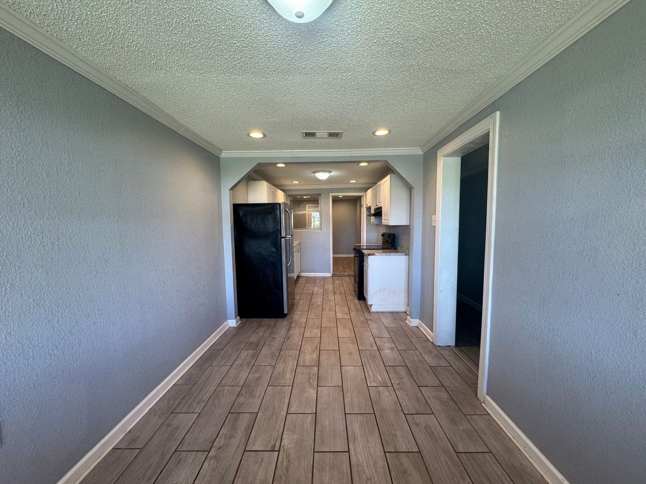 2993 Guyton St - Photo 2 of 9