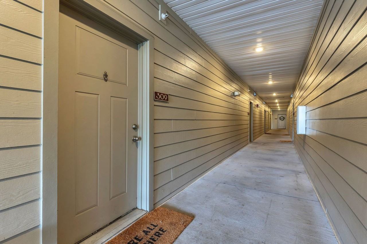 414 Rosedale Ave - Photo 6 of 37