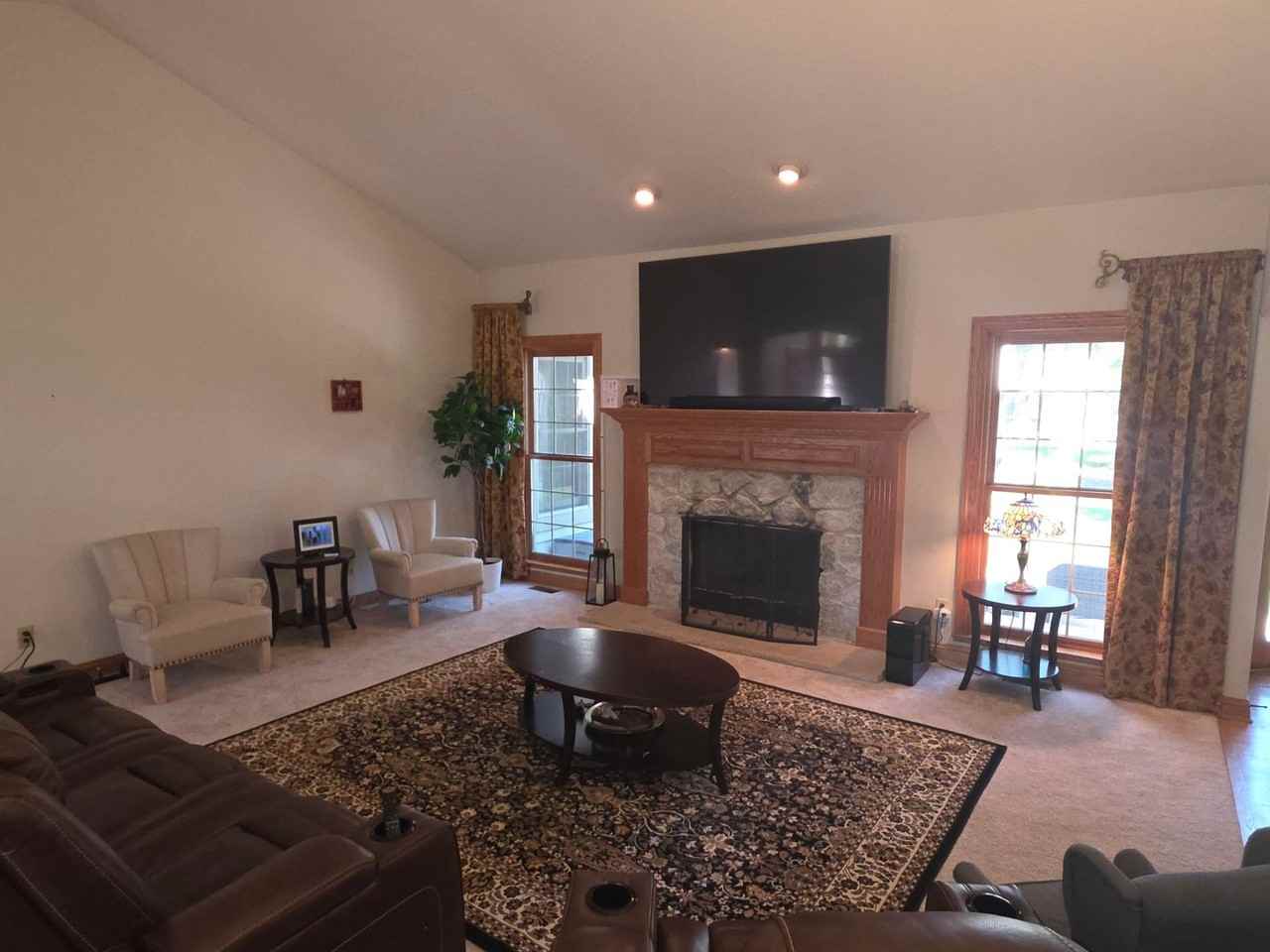 N72W24238 S Woodsview Dr - Photo 3 of 32