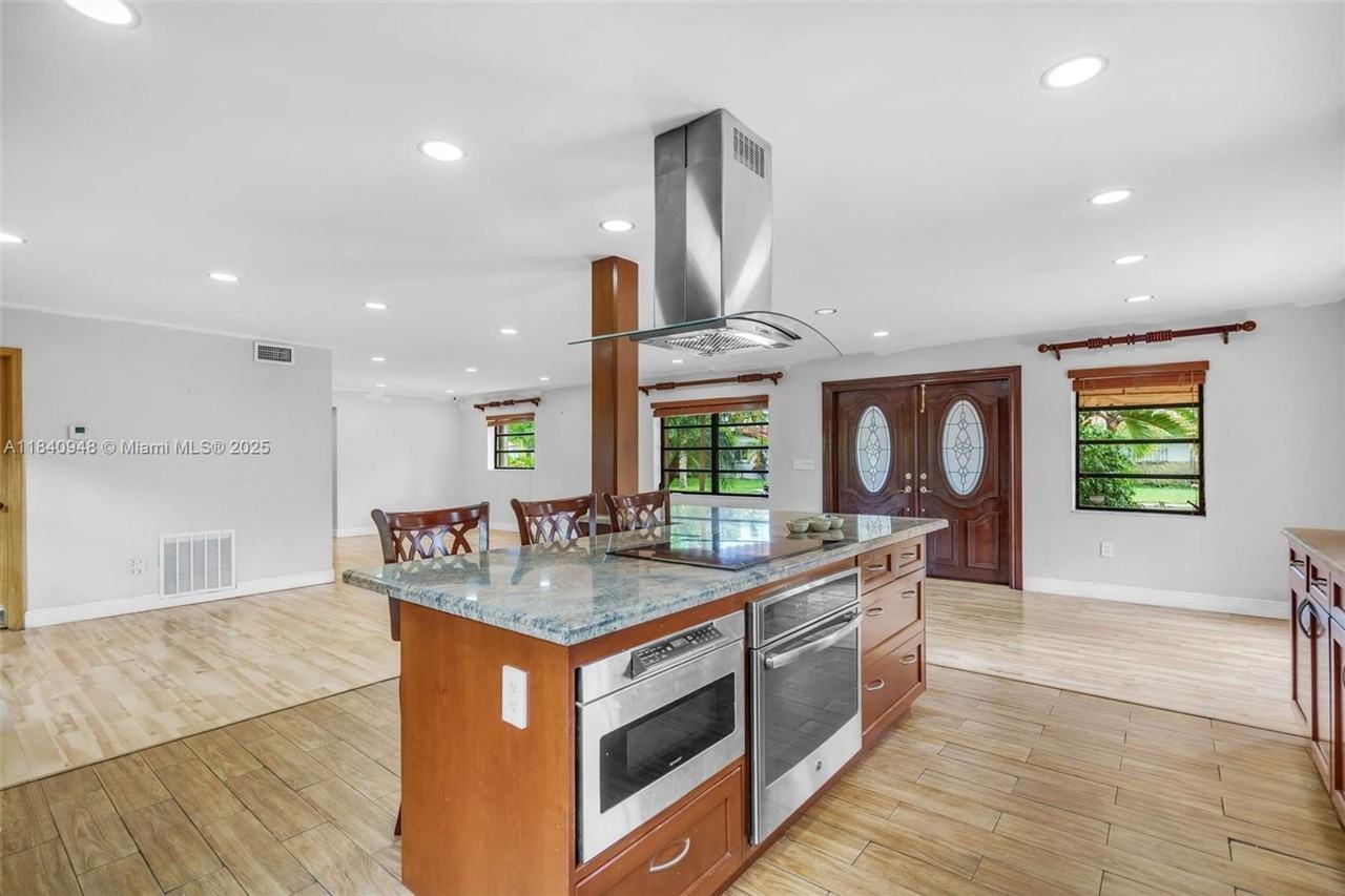 12845 Sw 49th Ter - Photo 2 of 27