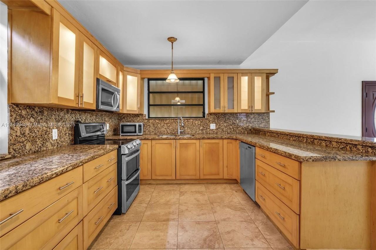 12845 Sw 49th Ter - Photo 4 of 27