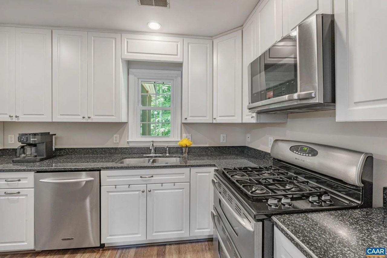 440 Wynridge Dr - Photo 5 of 18