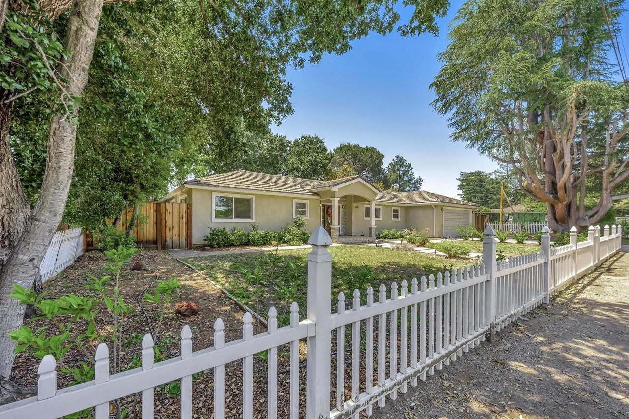 634 Cuesta Dr - Photo 2 of 50