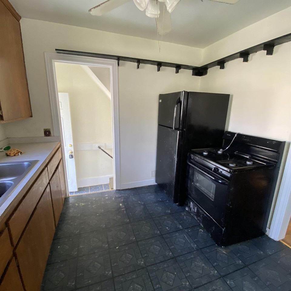 201 East Gier Street - Photo 2 of 11