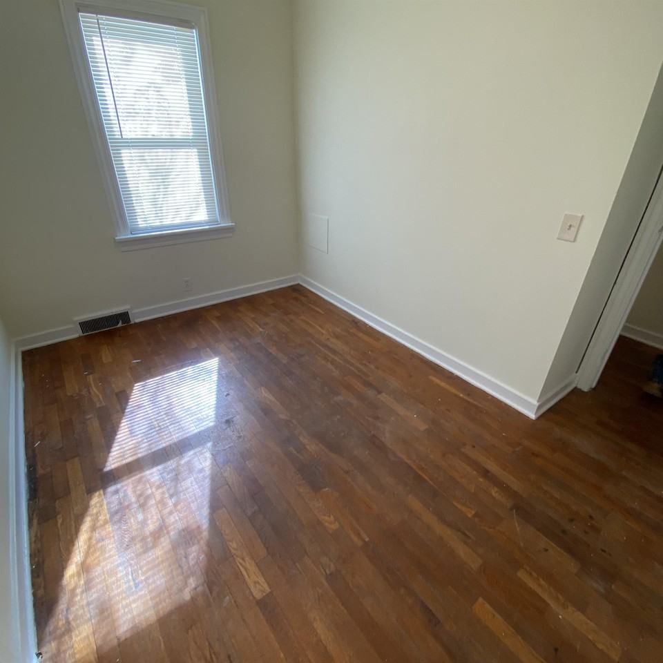 201 East Gier Street - Photo 5 of 11