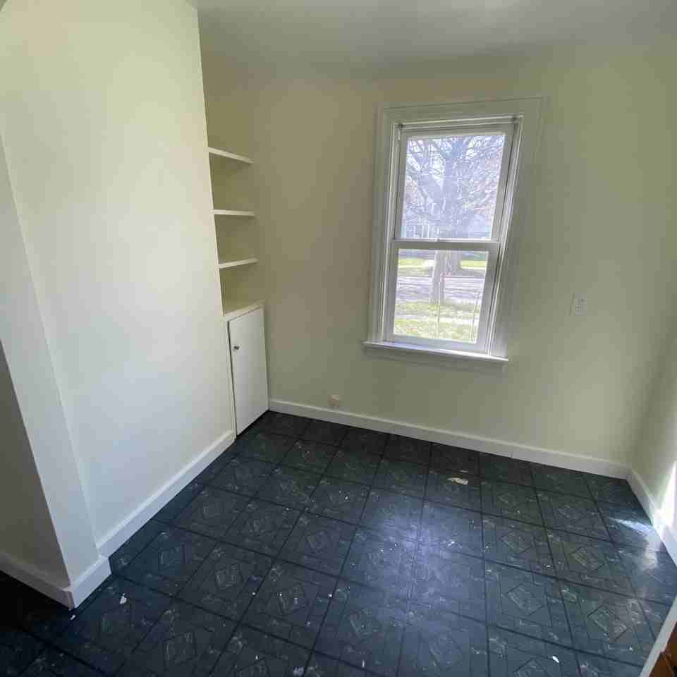 201 East Gier Street - Photo 3 of 11