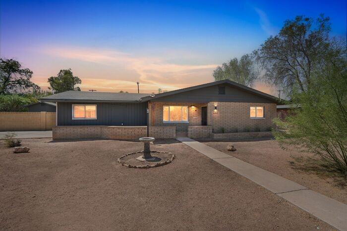 711 W 10th St - Photo 2 of 42