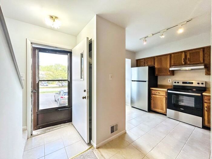 33 Sugarland Square Ct - Photo 3 of 37