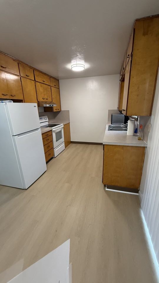 1956 Ne Hillaire Dr #1956 - Photo 4 of 17