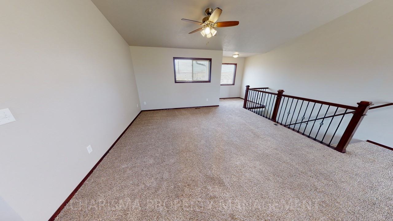 330 Vernon Dr #3 - Photo 4 of 22