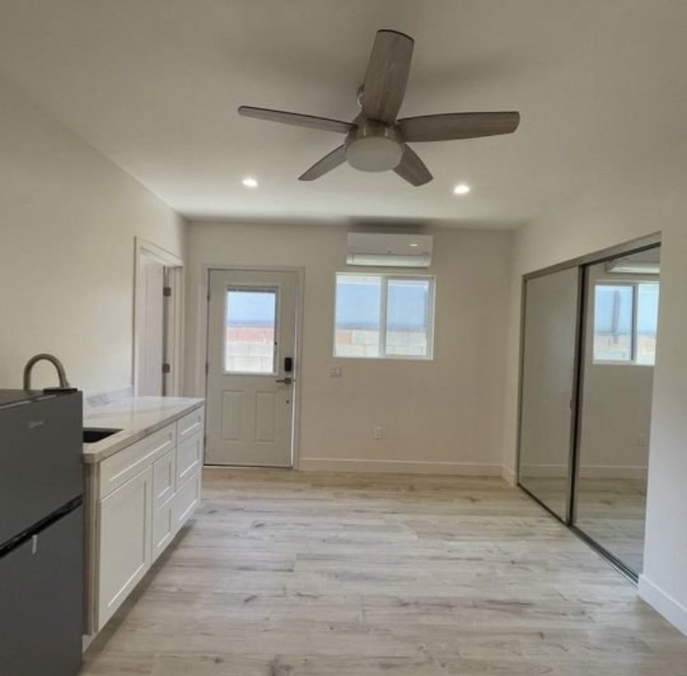 7746 Encino Ave #B - Photo 5 of 10