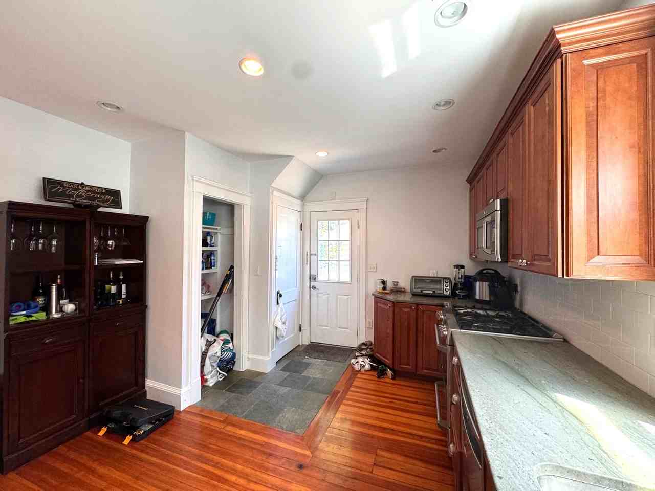 119 Warren St #1 - Photo 3 of 27