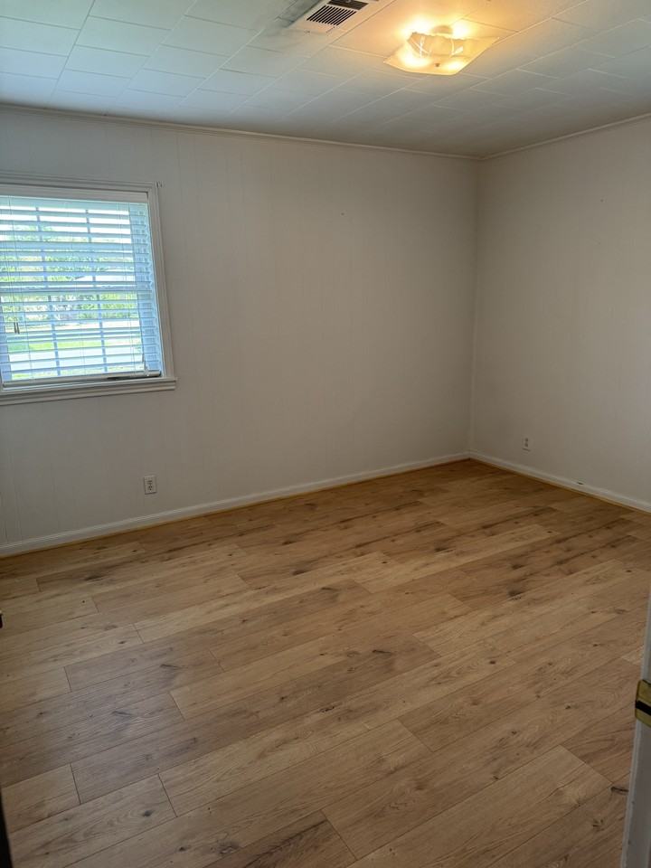 551 E 17th St #NA - Photo 7 of 9