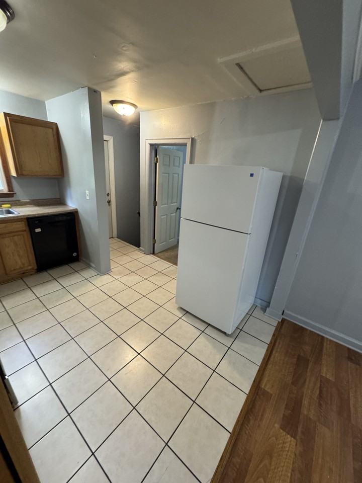 524 Lake St #1-2 - Photo 2 of 10