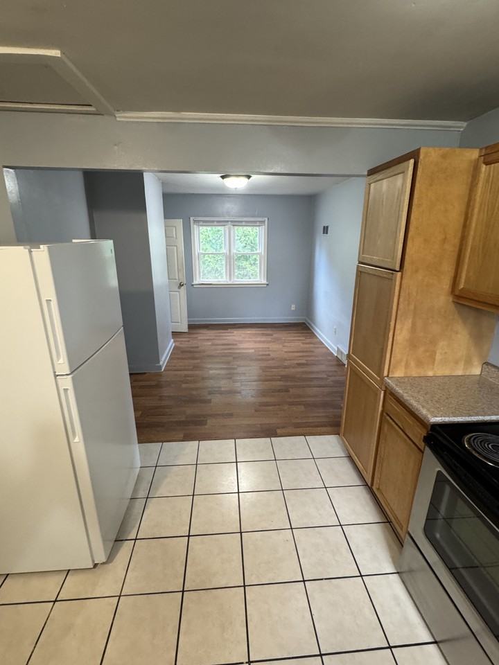 524 Lake St #1-2 - Photo 3 of 10