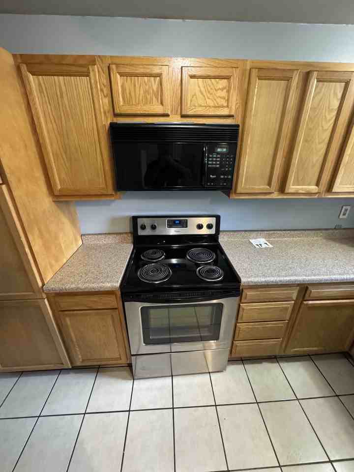 524 Lake St #1-2 - Photo 4 of 10