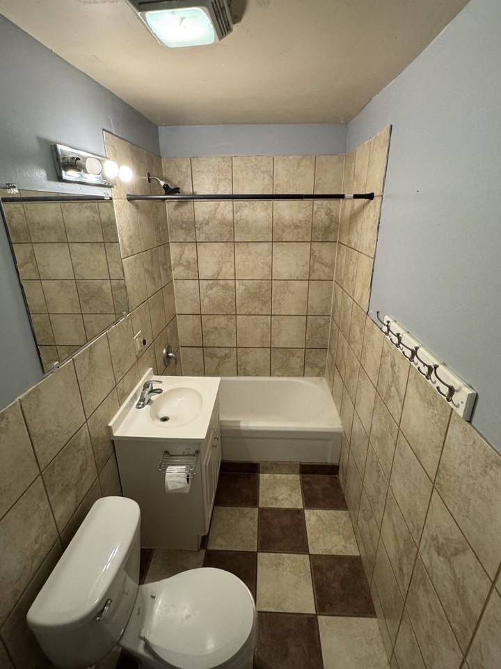 524 Lake St #1-2 - Photo 5 of 10