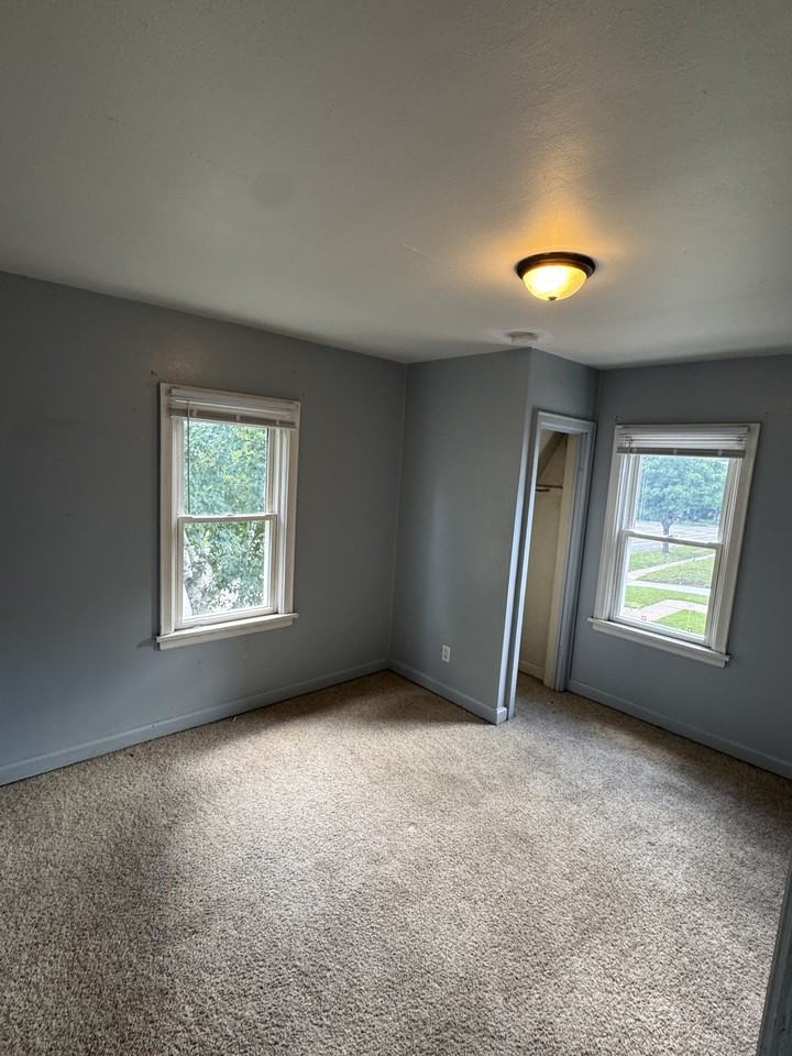 524 Lake St #1-2 - Photo 6 of 10