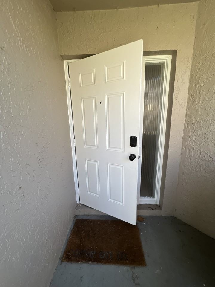 1170 Sw 110th Ter #1170 - Photo 2 of 19