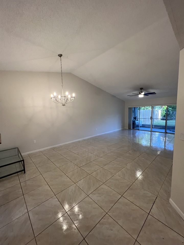 1170 Sw 110th Ter #1170 - Photo 3 of 19