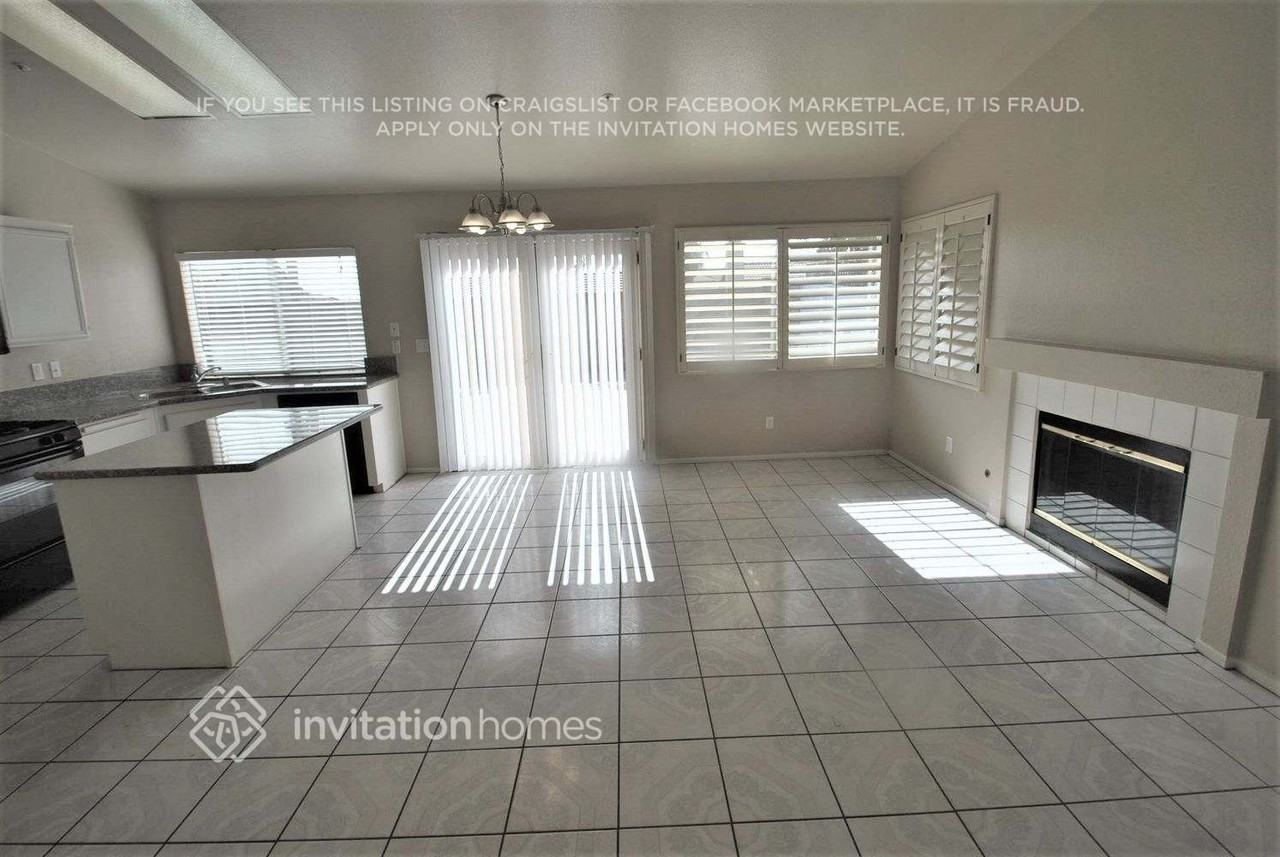 2539 W Dawnview Dr - Photo 3 of 16