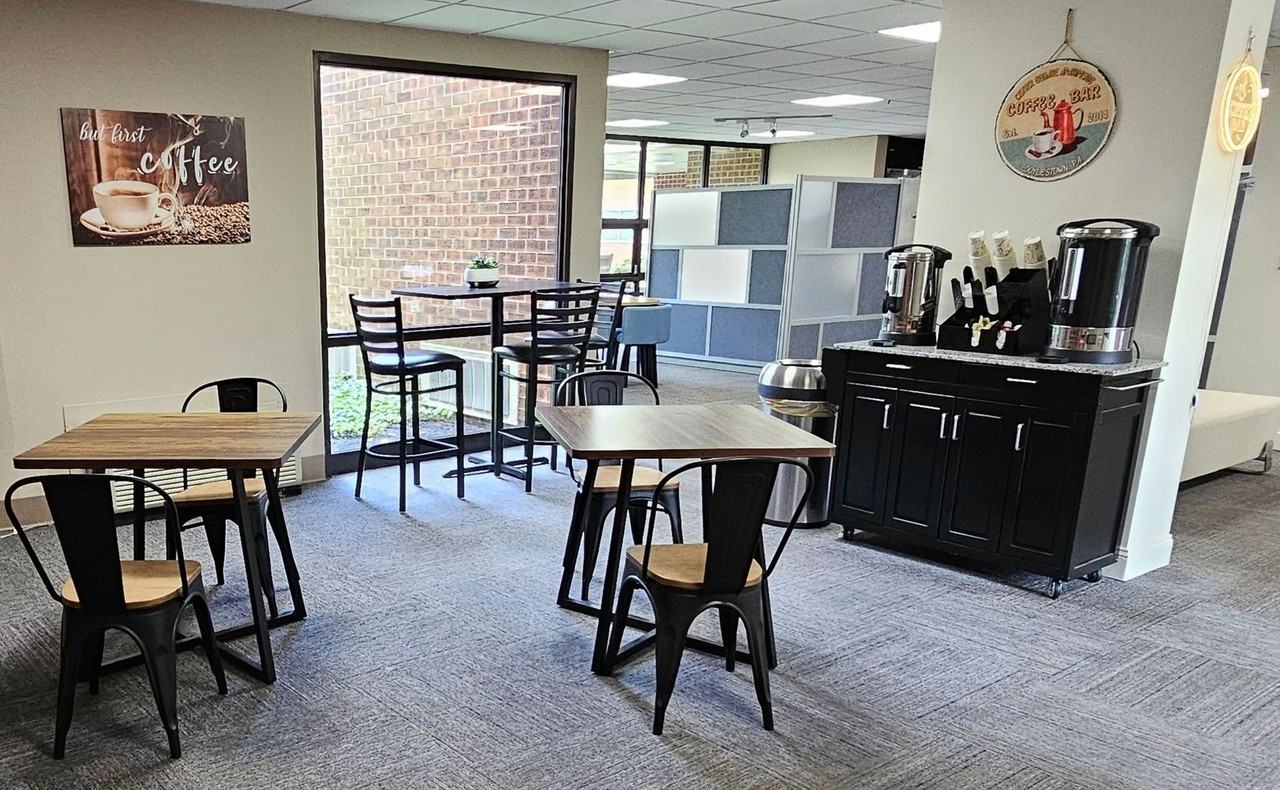 Center Square Apartments - Photo 4 of 37