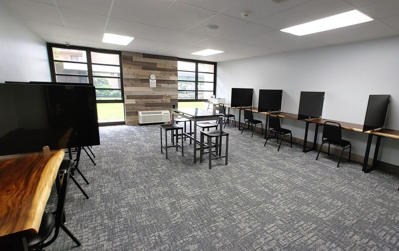 Center Square Apartments - Photo 6 of 37