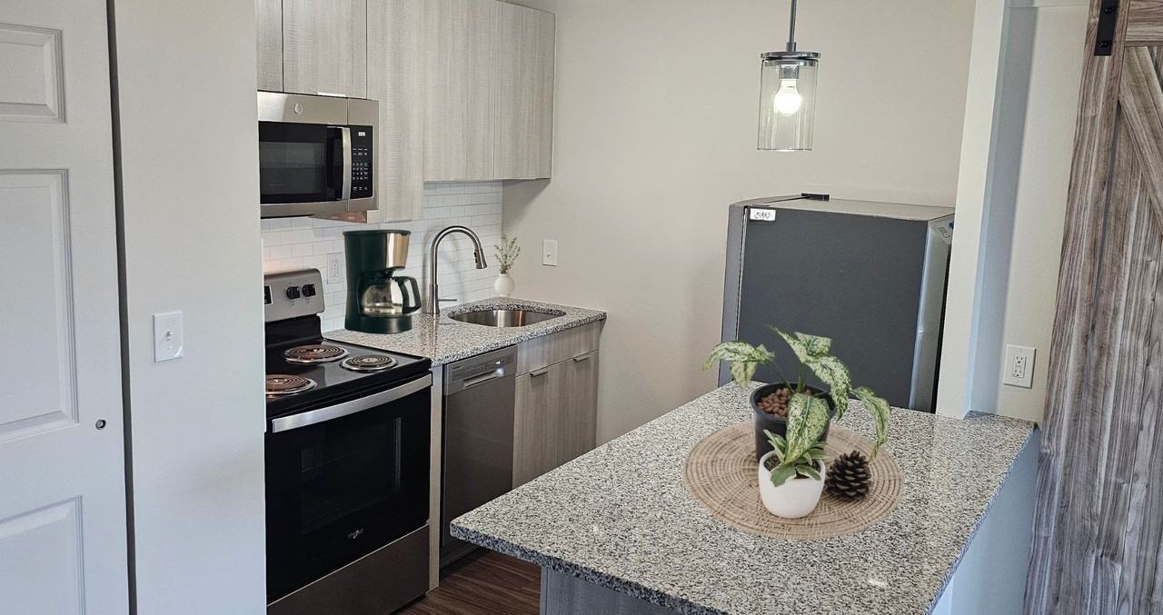 Center Square Apartments - Photo 4 of 50