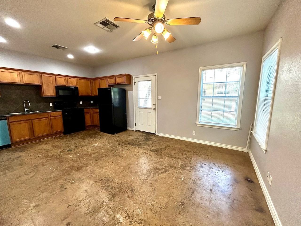 408 Nelray Blvd - Photo 4 of 22