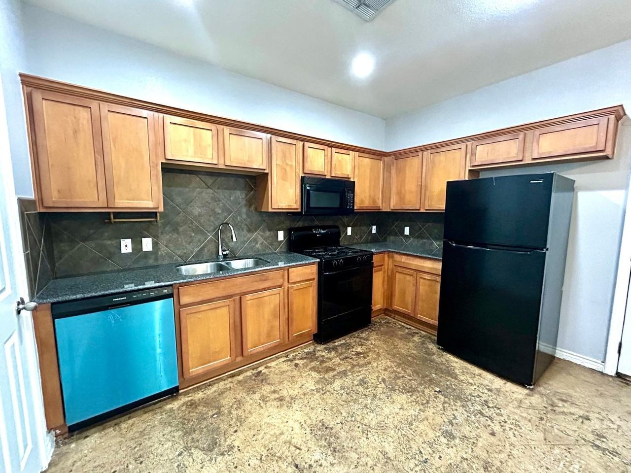 408 Nelray Blvd - Photo 5 of 22