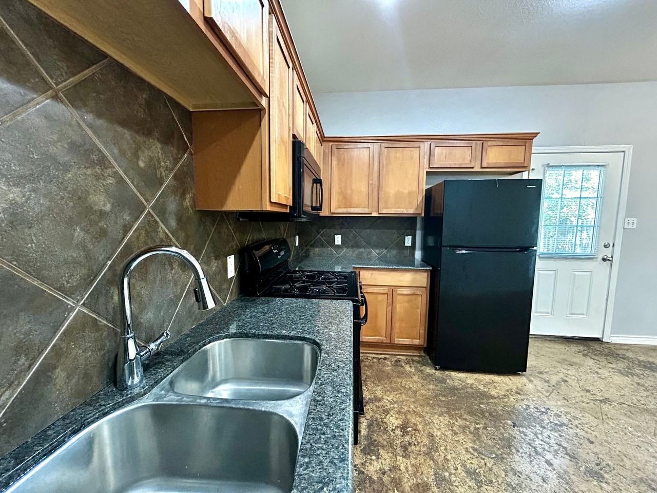 408 Nelray Blvd - Photo 7 of 22