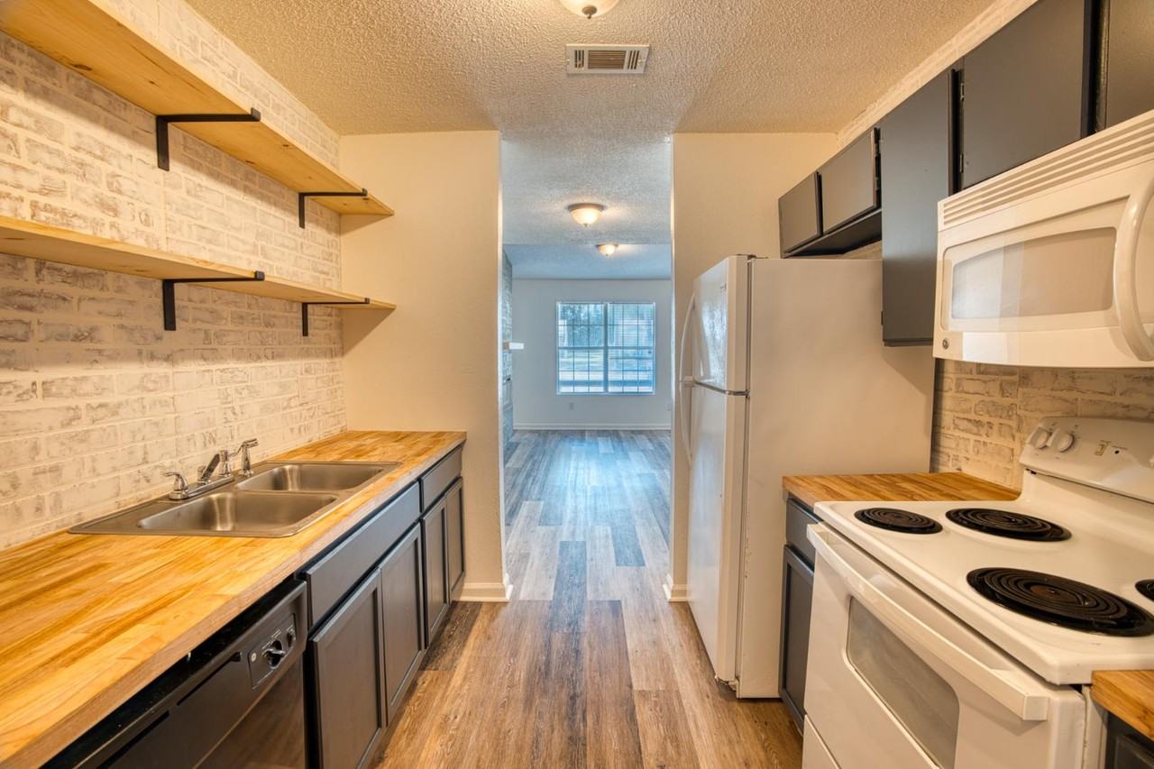 The Woodlands - Photo 2 of 10