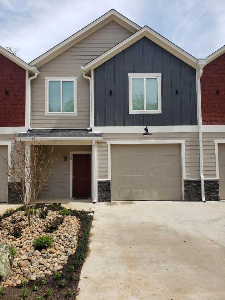 103 Corine St - Photo 2 of 20