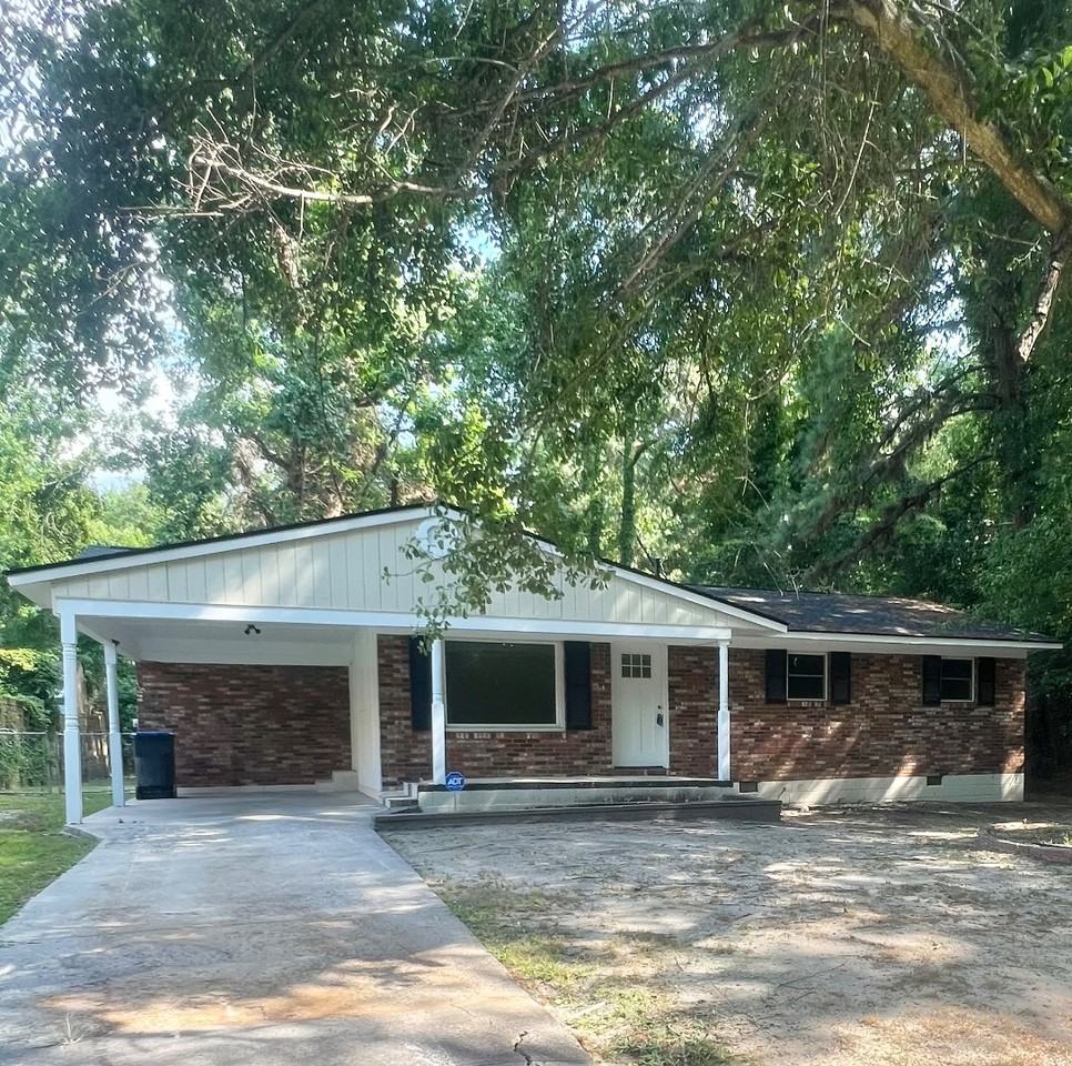 2466 Madrid Dr S - Photo 2 of 20