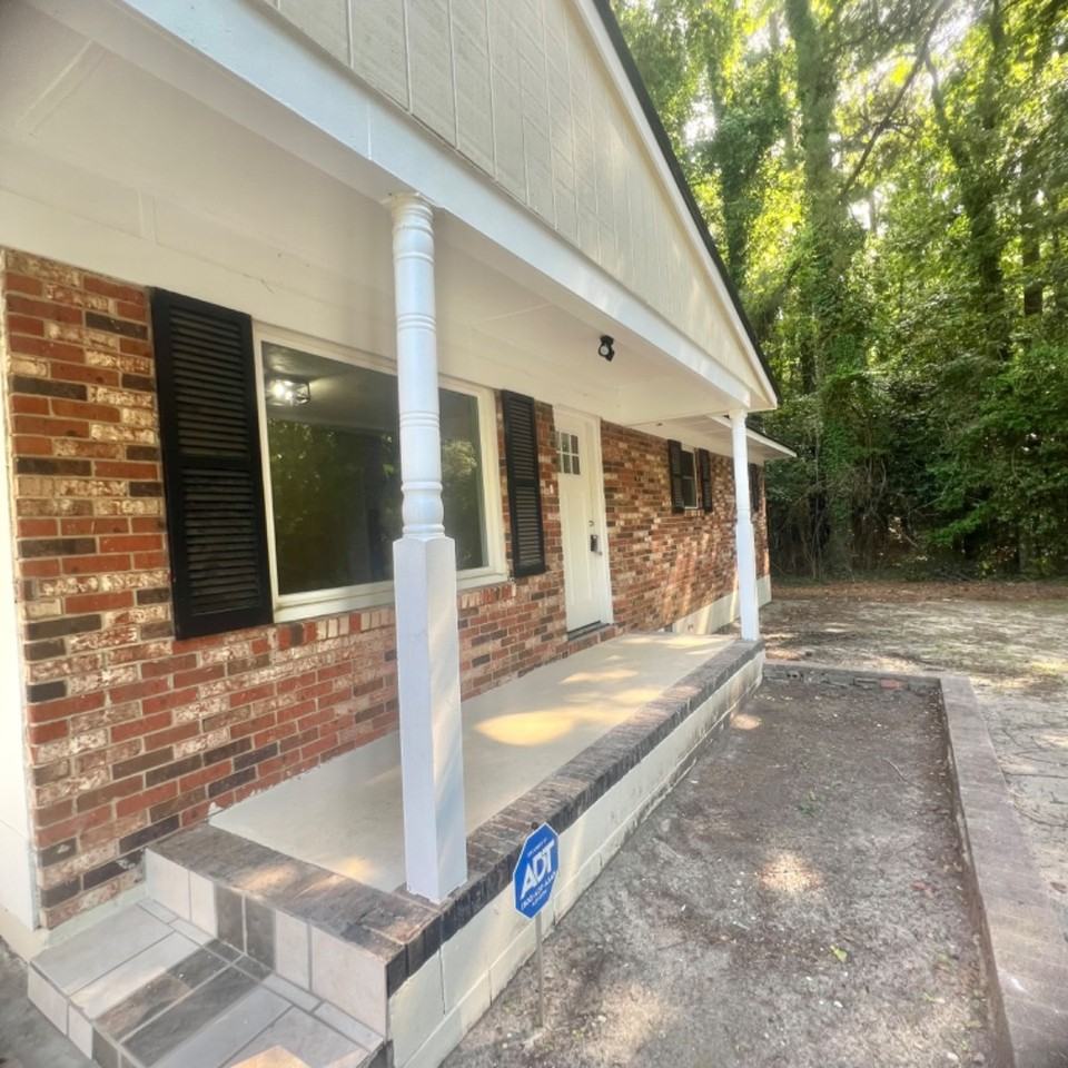 2466 Madrid Dr S - Photo 3 of 20