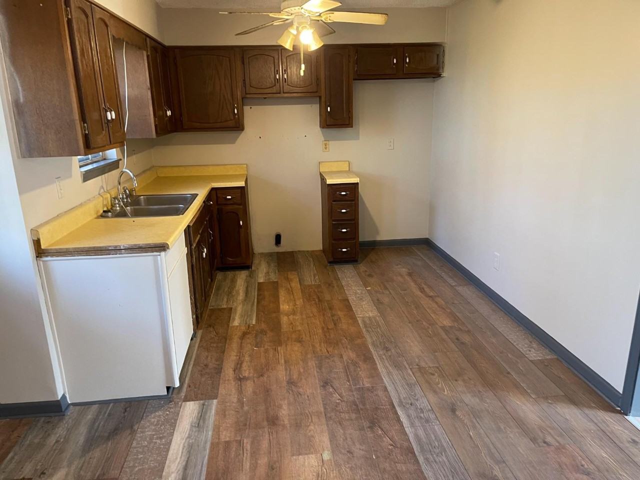 212 Glenvalley Ln Nw - Photo 3 of 11