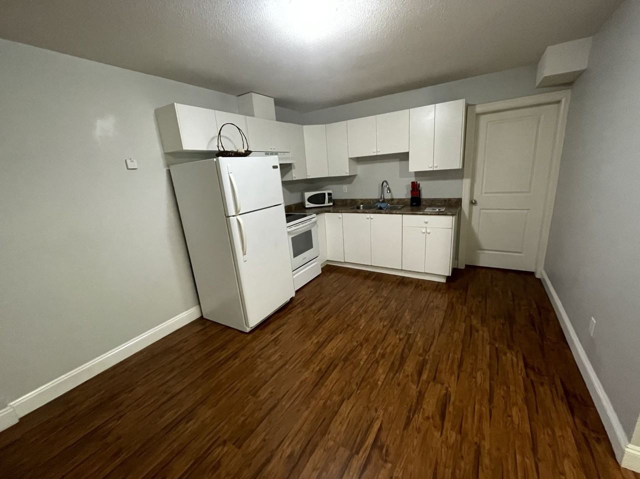 14585 59A Avenue #1 BEDROOM - Photo 4 of 6