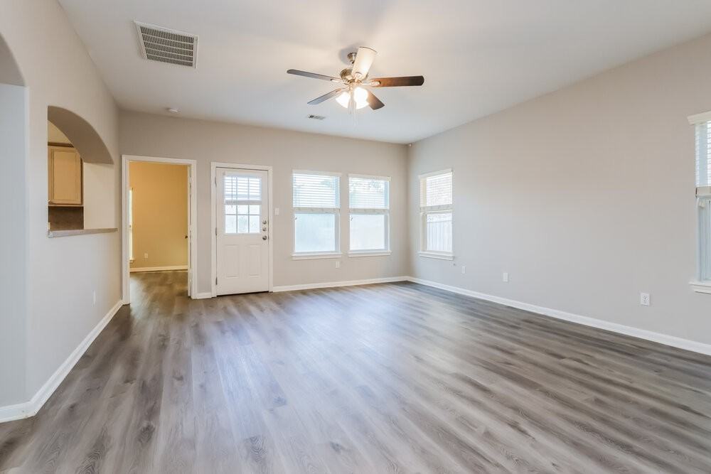 985 Oak Falls Dr - Photo 4 of 17