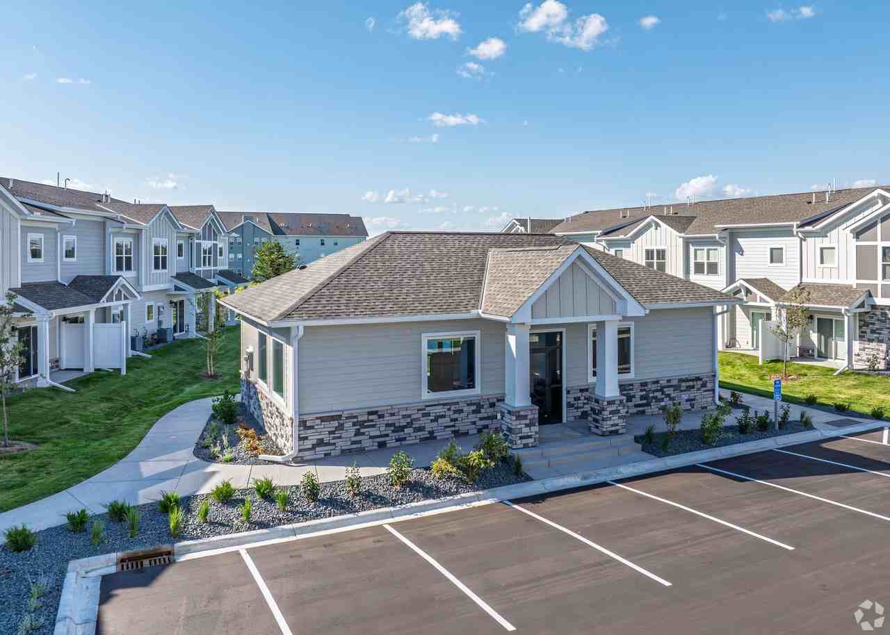 Gateway Court Townhomes - Photo 4 of 49