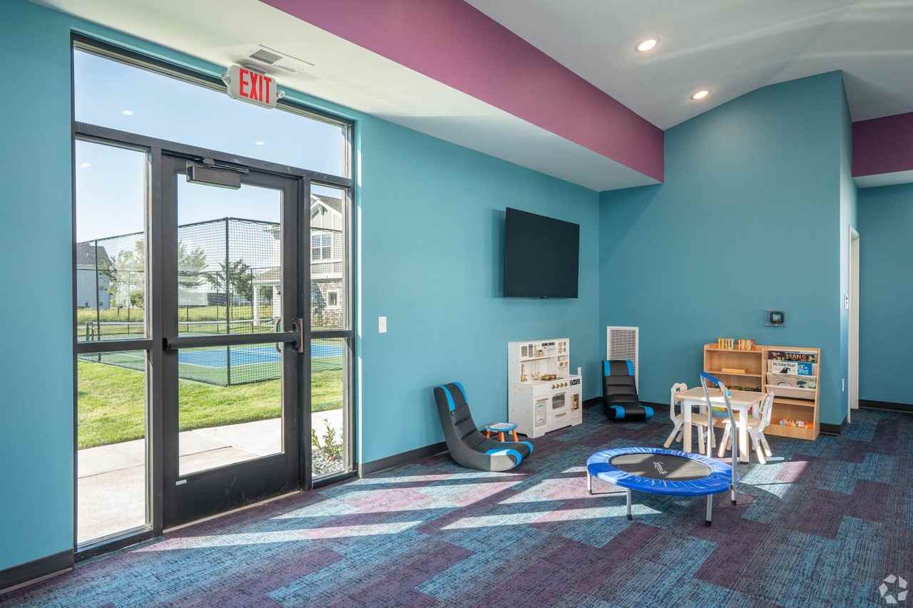 Gateway Court Townhomes - Photo 7 of 49