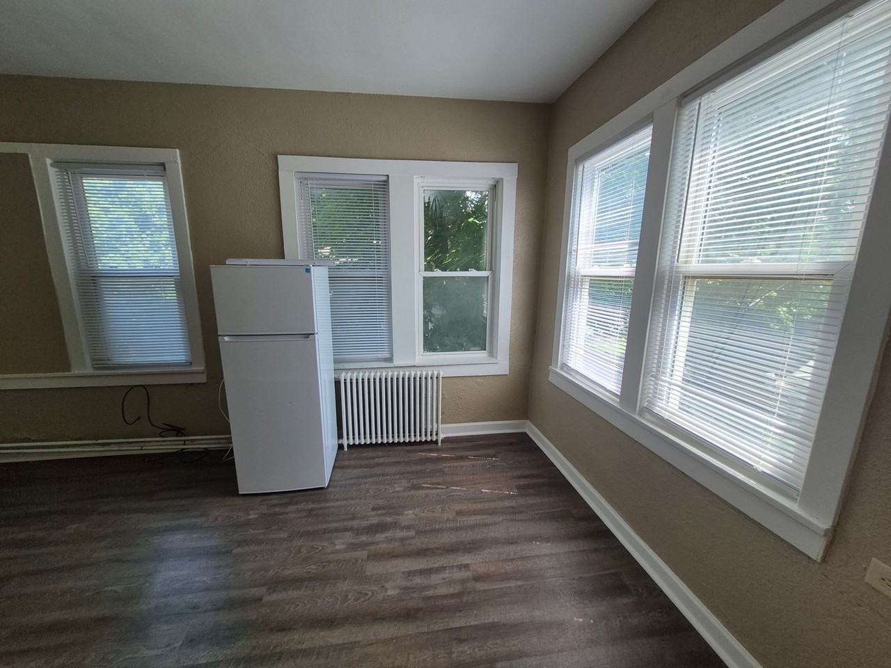 1332 Minnehaha Ave W - Photo 5 of 20