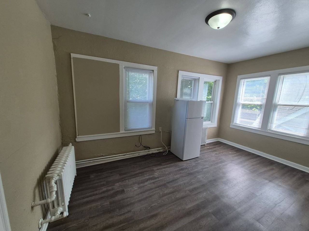 1332 Minnehaha Ave W - Photo 7 of 20