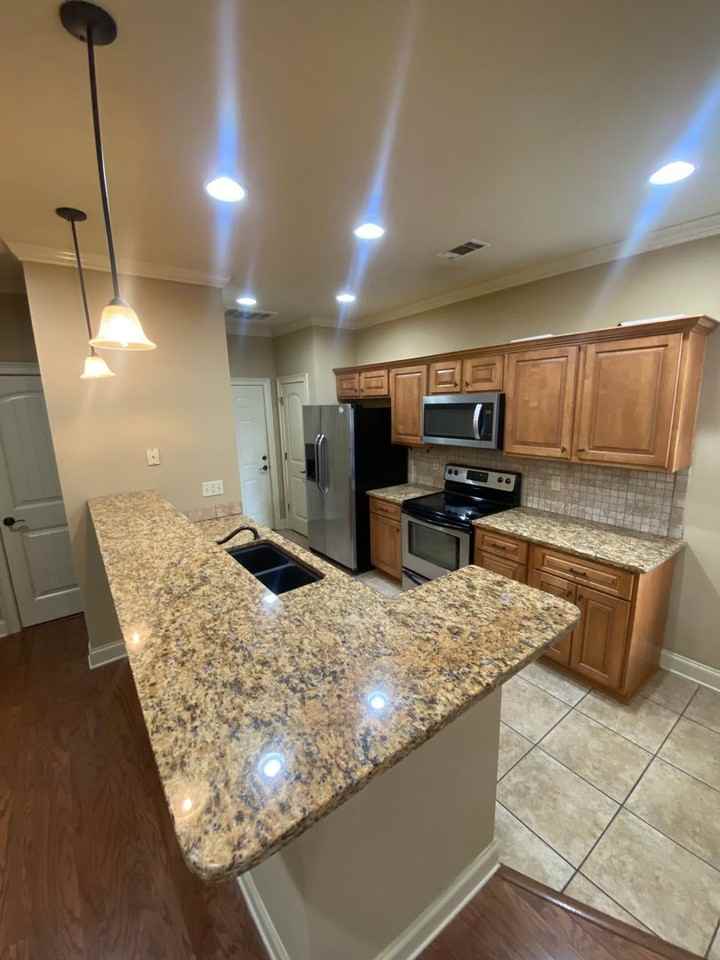 1076 Runningvine Ln - Photo 3 of 10